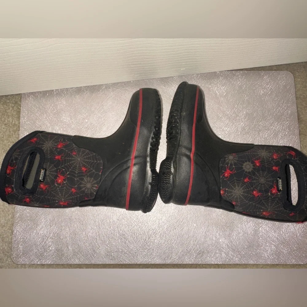 Bogs creepy crawly Black and Red Spiderweb Kids Rain & Snow Boots 9